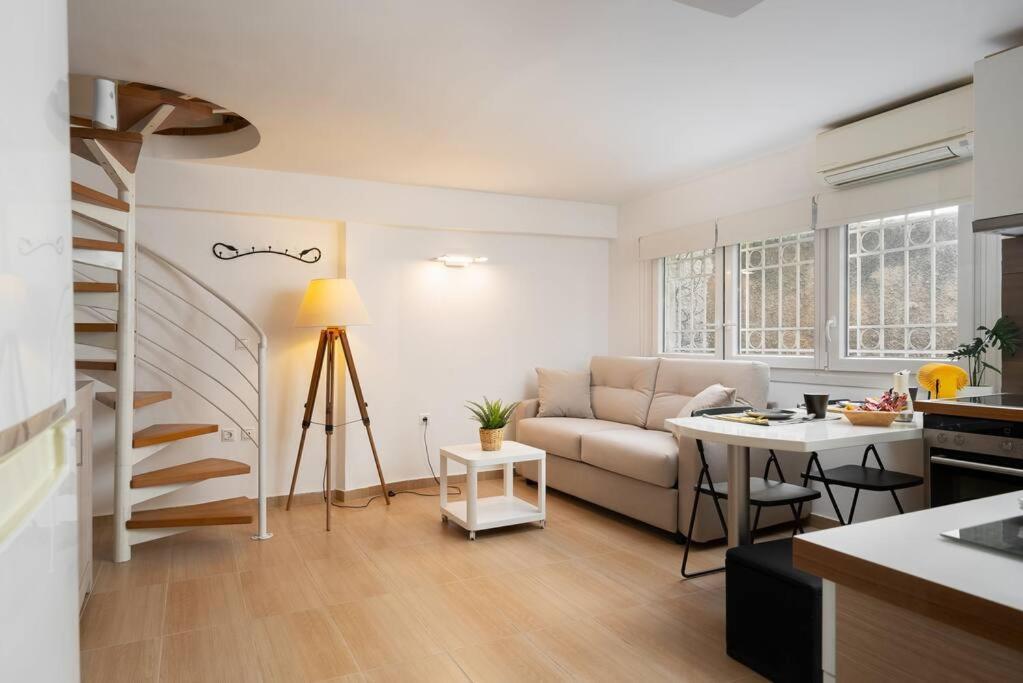 Modern Two Level Apartment In The Heart Of Athens Exterior photo